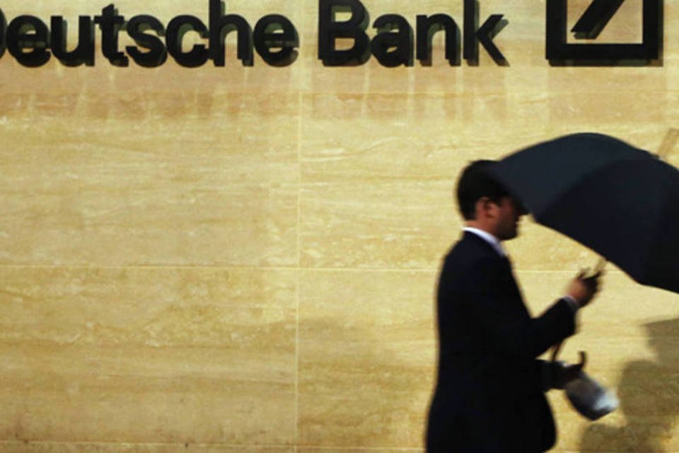 Bolsa de Londres oscila; Deutsche Bank e montadoras sobem