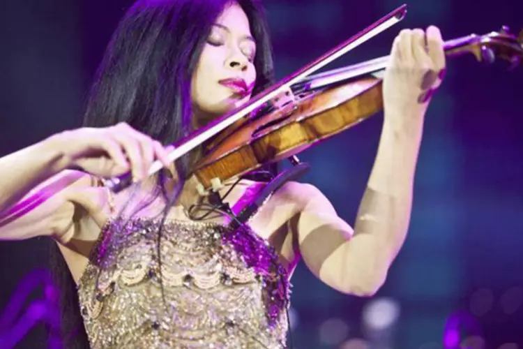 Vanessa Mae: musicista ficou conhecida mundialmente ao romper as tradições musicais com o seu estilo glamoroso de tocar violino, misturando o clássico e o pop (Yelena Fitkulina/Reuters)