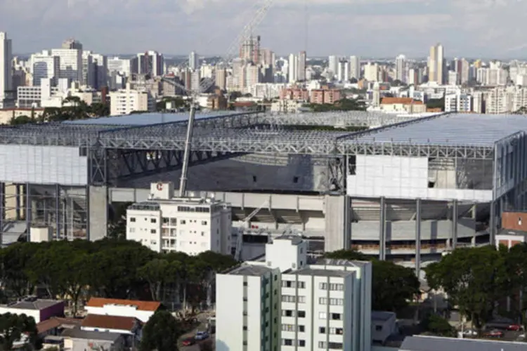 Vista do estádio Arena da Baixada, que está sendo reconstruído para a Copa do Mundo deste ano, em Curitiba (Rodolfo Buhrer/Reuters)