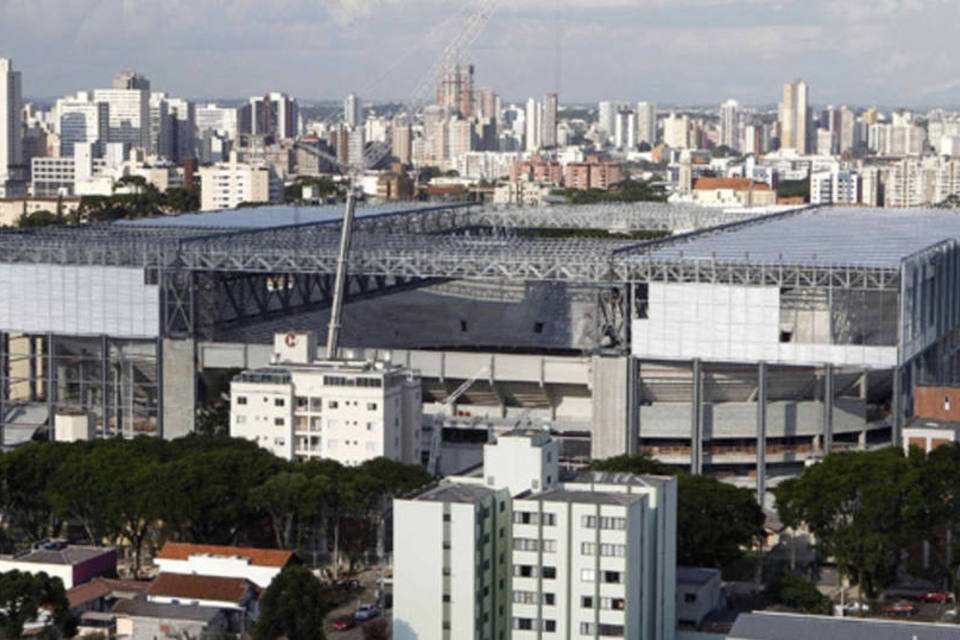 Atlético-PR mantém silêncio sobre atraso no estádio