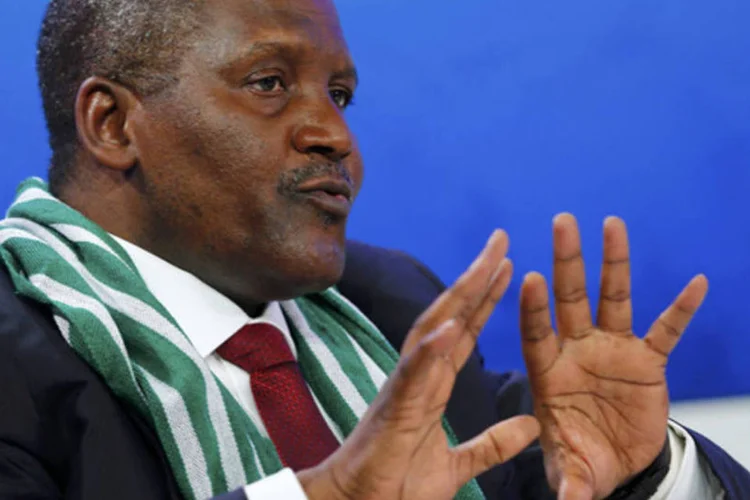 Aliko Dangote, a pessoa mais rica da África, fala durante um dos eventos do Fórum Econômico Mundial nesta semana, em Davos, na Suíça (Denis Balibouse/Reuters)