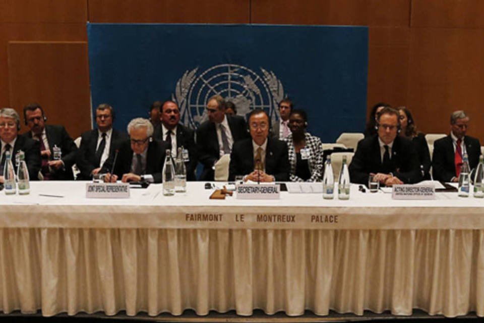 Tudo deveria estar na mesa, inclusive Assad, diz China