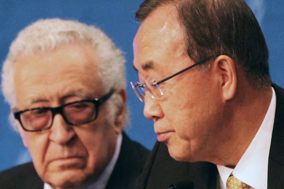 Enviado da ONU se reúne com sírios para salvar negociações