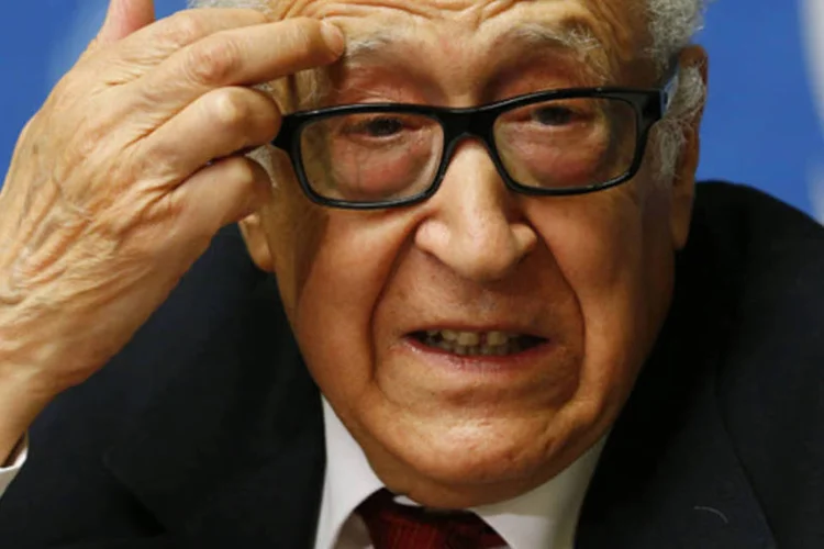 Enviado especial da ONU Lakhdar Brahimi durante coletiva de imprensa após reunião sonre a Síria na sede europeia da Organização das Nações Unidas, em Genebra (Denis Balibouse/Reuters)