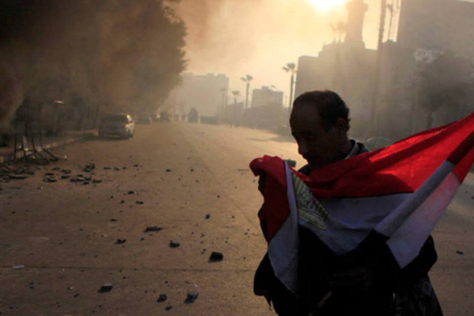 Sobe para 49 o número de mortos em protestos no Egito