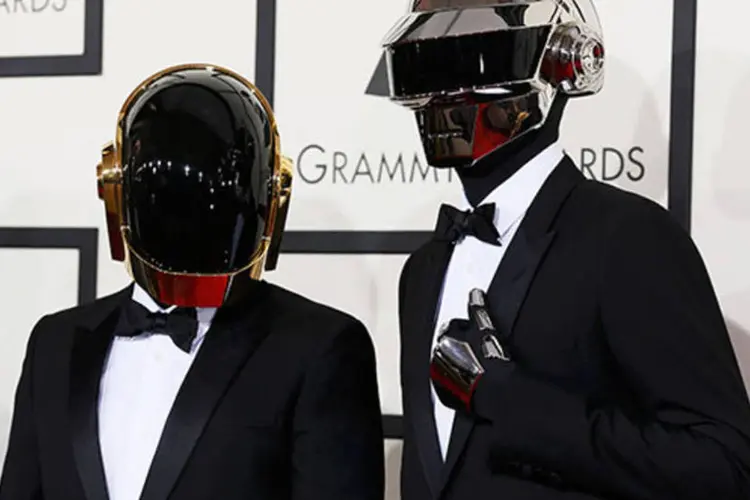 
	Daft Punk chega a 56&ordf; edi&ccedil;&atilde;o anual do Grammy: a dupla ganhou os pr&ecirc;mios de melhor grava&ccedil;&atilde;o e melhor &aacute;lbum do ano
 (REUTERS/Danny Moloshok)