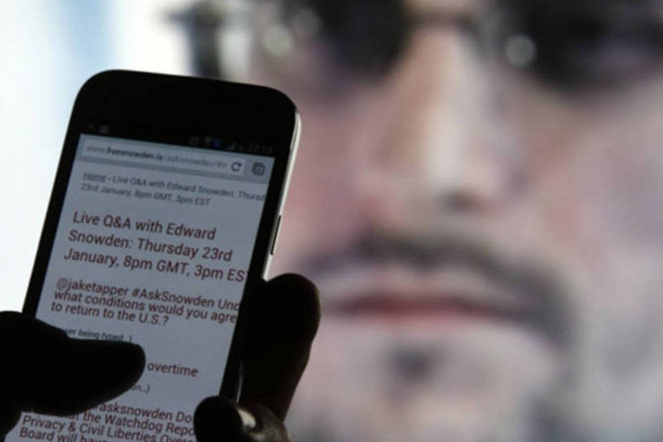 Cameron está descontente com jornais por dados de Snowden