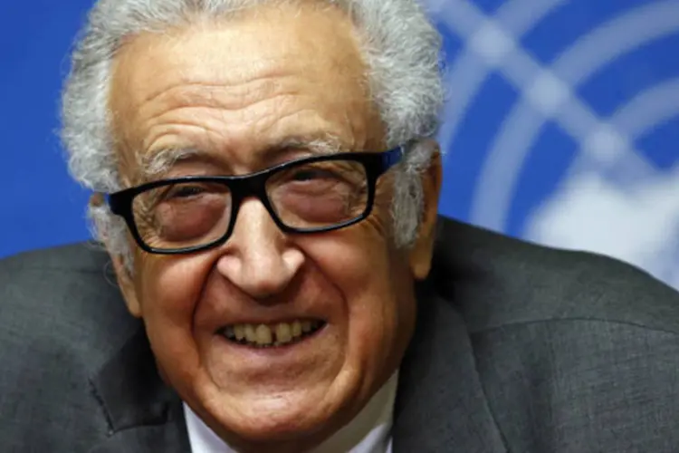 
	Lakhdar Brahimi: um claro sinal que nada de positivo havia para ser dito das reuni&otilde;es de hoje foi que o mediador cancelou a entrevista coletiva marcada&nbsp;
 (Denis Balibouse/Reuters)