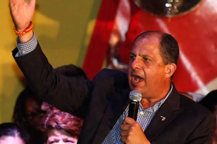 O candidato do Partido Ação Cidadã, Luis Guillermo Solís, detinha 30,6% dos votos (REUTERS/Monica Quesada)
