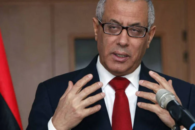 Ali Zeidan, primeiro-ministro da Líbia, discursa durante uma conferência de imprensa em Trípoli (Ismail Zitouny/Reuters)