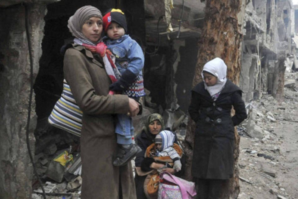 Grupos pró e anti-Assad buscam expulsar EI de Al Yarmouk