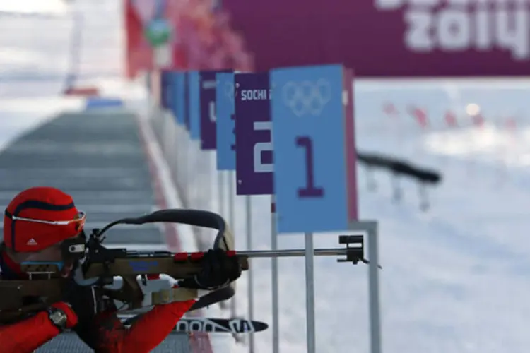 Russo durante um treino para a competição de biathlon durante os Jogos Olímpicos de Inverno, em Sochi (Stefan Wermuth/Reuters)