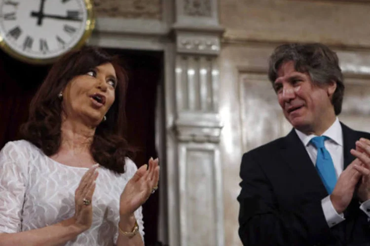 Presidente da Argentina, Cristina Kirchner, discursa ao lado do vice-presidente, Amado Boudou, no Congresso, em Buenos Aires (Marcos Brindicci/Reuters)