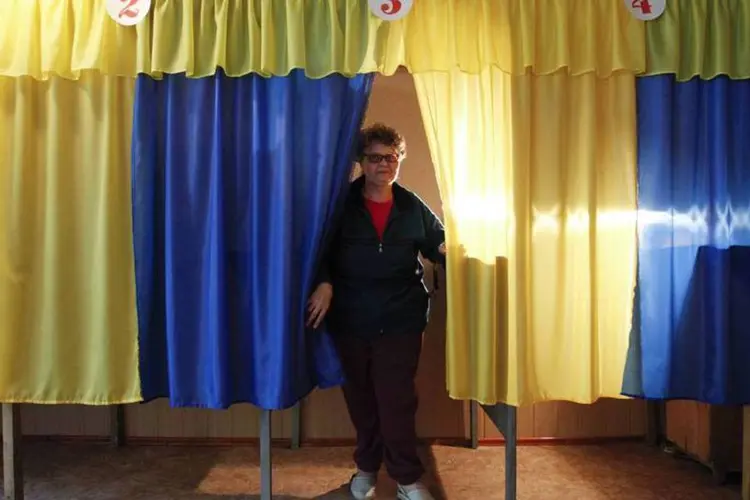 
	Local de vota&ccedil;&atilde;o em Lugansk: no total, 1.298.084 eleitores votaram a favor da independ&ecirc;ncia
 (REUTERS/Valentin Ogirenko)