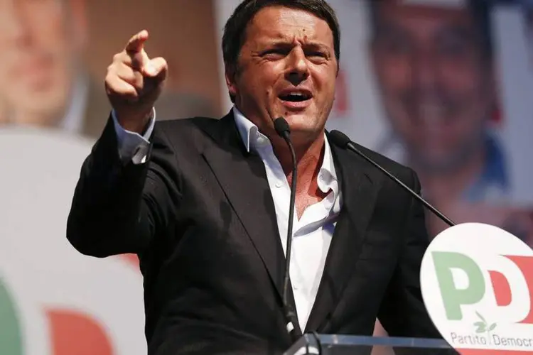 
	Renzi: o h&aacute;bito de usar uma camisa branca aberta no colarinho seria inapropriado
 (REUTERS/Tony Gentile)