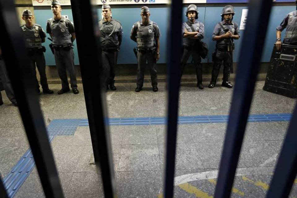 Metroviários em greve se concentram na Praça da Sé