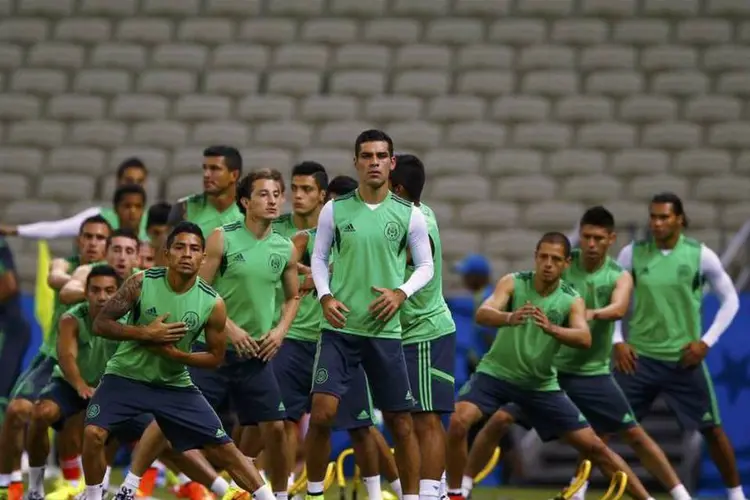 Seleção mexicana treina em Fortaleza para a Copa (REUTERS/Marcelo del Pozo)