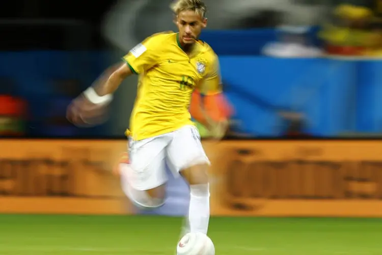 Neymar: só no jogo de hoje, ele marcou dois gols (REUTERS/Dominic Ebenbichler)