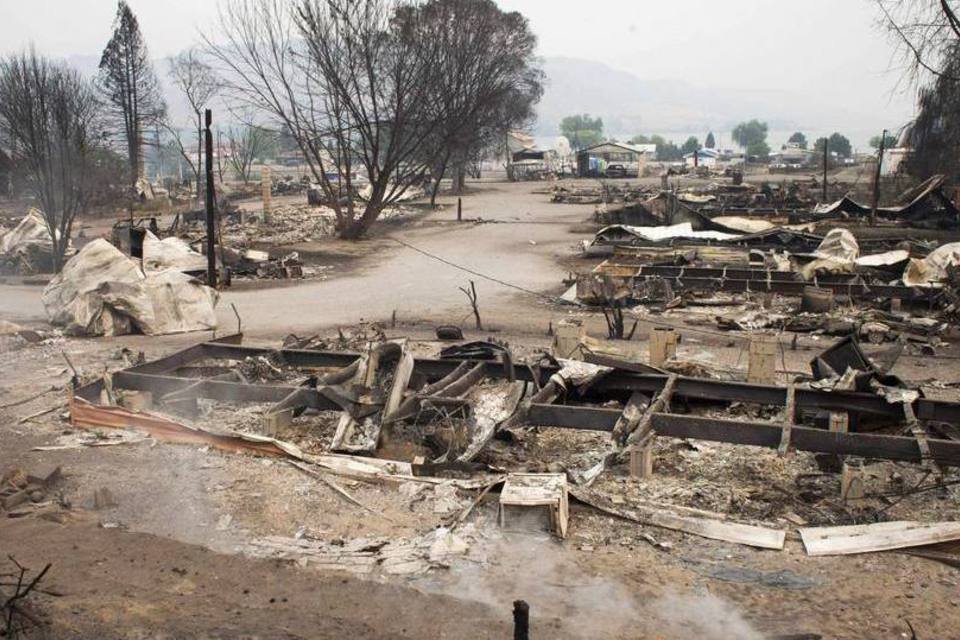 Dois mil bombeiros lutam contra incêndios em Washington