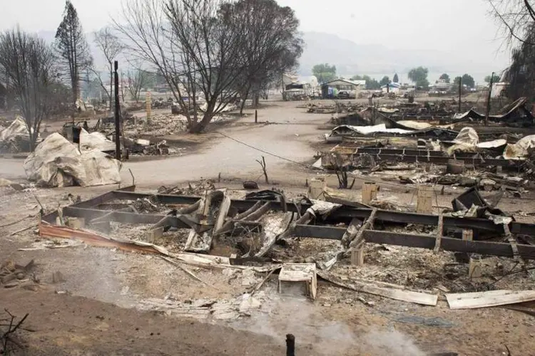 
	Remanescentes de bairro em Pateros, Washington, consumido por inc&ecirc;ndios que destru&iacute;ram 80 casas
 (David Ryder)