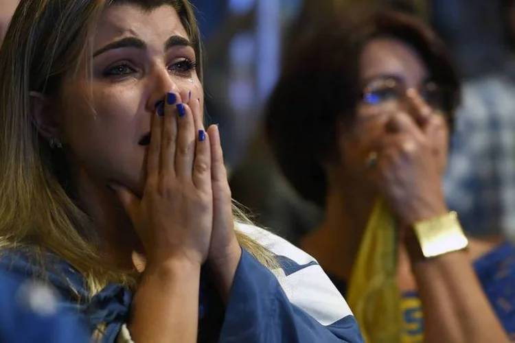 
	Apoiadores de A&eacute;cio reagem ao resultado das elei&ccedil;&otilde;es: no Facebook, dois eventos mobilizam mais de 10 mil pessoas
 (REUTERS/Pedro Vilela)