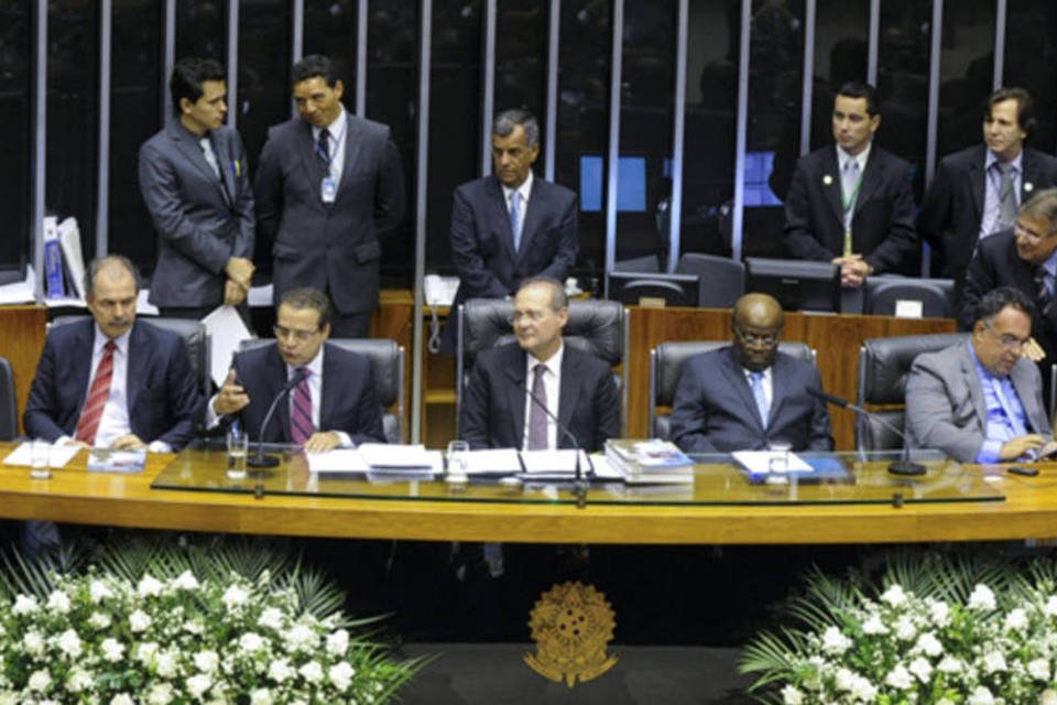 Oposição na Câmara tenta viabilizar CPI na terça-feira
