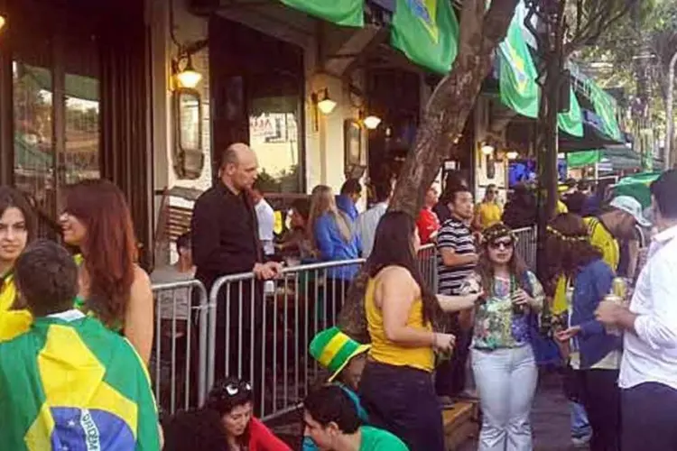 
	Festa: medida visa atender os milhares de torcedores que se re&uacute;nem na Vila Madalena
 (Camila Lam/Exame.com)