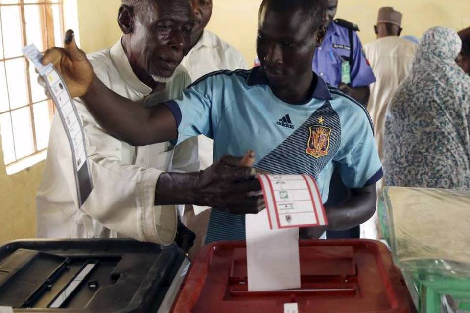 Urnas são abertas na Nigéria para escolher presidente