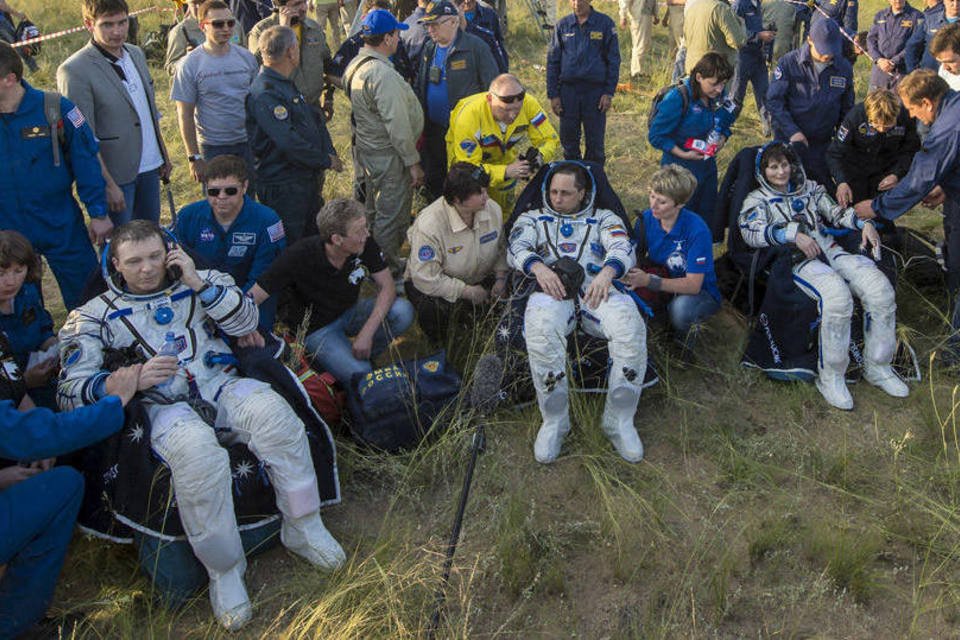 Astronautas fazem pouso tranquilo após retorno adiado