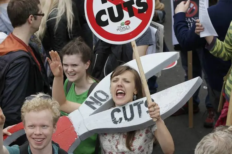 Milhares protestam contra novo plano de austeridade em Londres (REUTERS/Peter Nicholls)