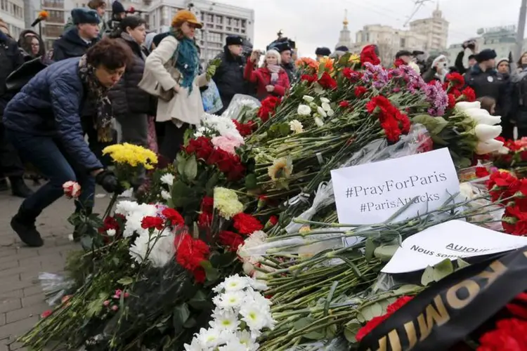 Atentados: cento e cinquenta pessoas foram mortas nos diversos ataques em Paris (REUTERS/Maxim Zmeyev)