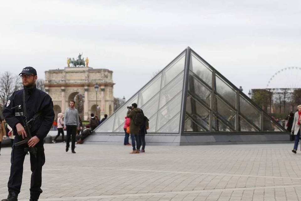 Suposto cúmplice nos ataques de Paris é entregue à França