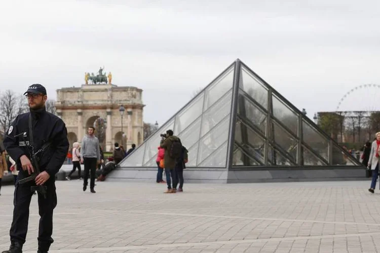 
	Paris: o Minist&eacute;rio P&uacute;blico acrescentou que n&atilde;o dar&aacute; nenhuma informa&ccedil;&atilde;o adicional sobre a hora e circunst&acirc;ncias da entrega
 (REUTERS/Yves Herman)