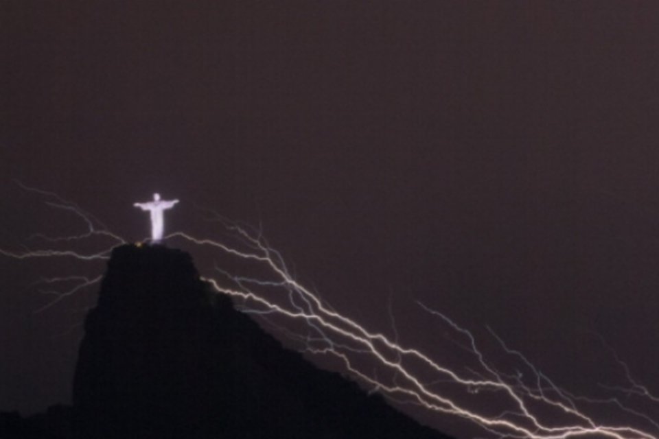 Dedo do Cristo, no Rio, estará recuperado em duas semanas