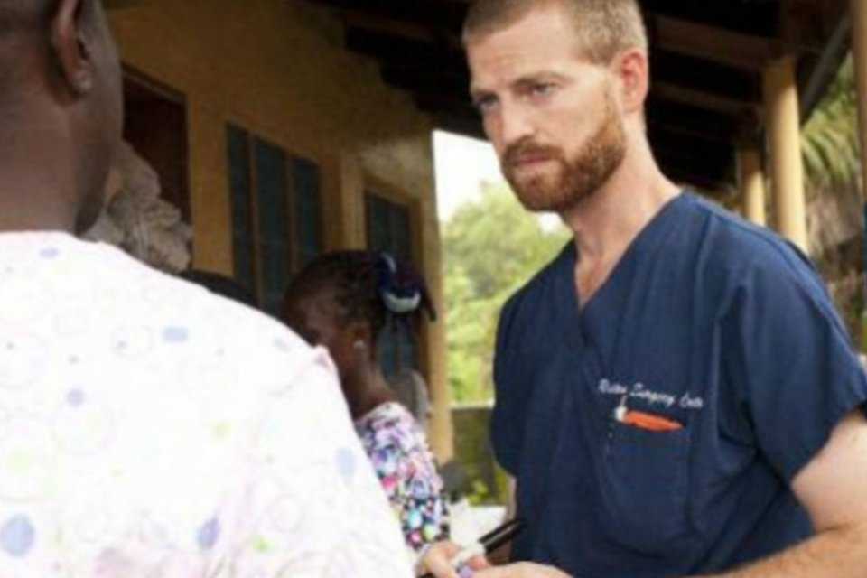Médico dos EUA infectado com ebola supera doença e receberá alta