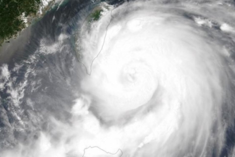 Passagem do tufão Matmo deixa quase 300 mil deslocados na China