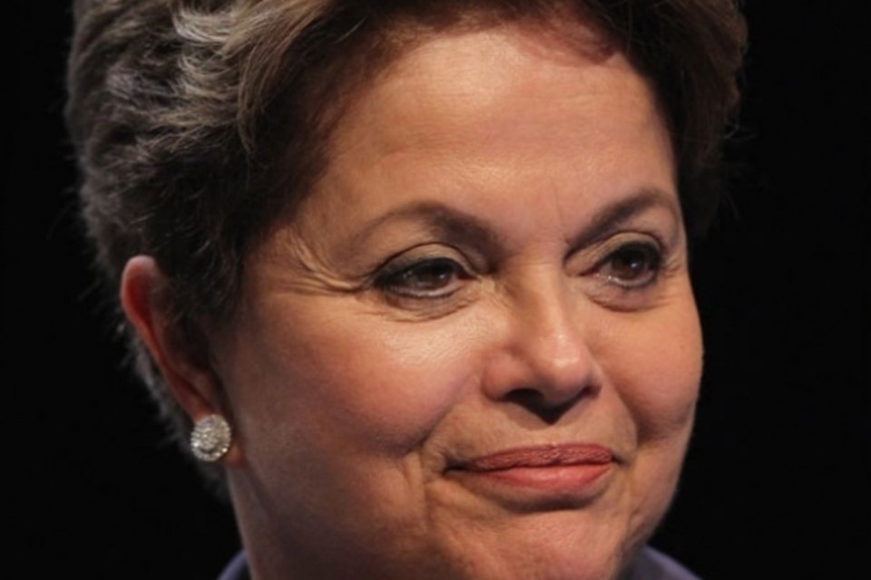 Dilma se solidariza com criadora da campanha online "Não mereço ser estuprada"
