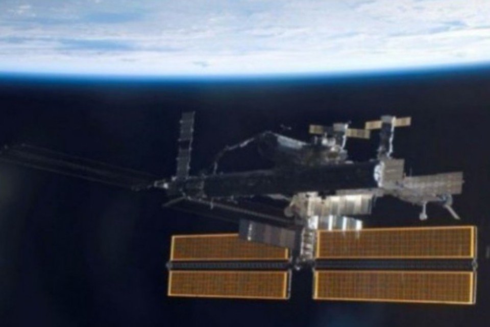 Irã prepara inauguração de centro espacial para lançar satélites