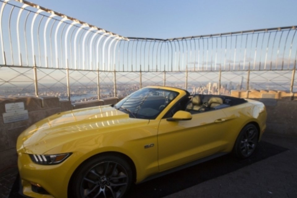 Mustang festeja 50 anos no alto do Empire State