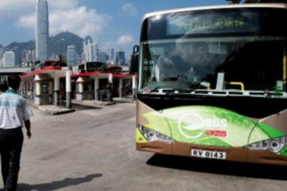 Hong Kong lança ônibus elétrico para reduzir poluição