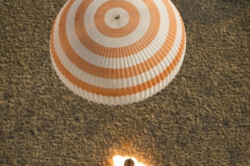 Retorno ocorreu "às cegas" após falha na Soyuz, diz cosmonauta