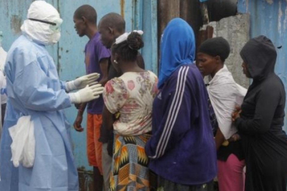 Ebola: vacinas experimentais estarão disponíveis no início de 2015