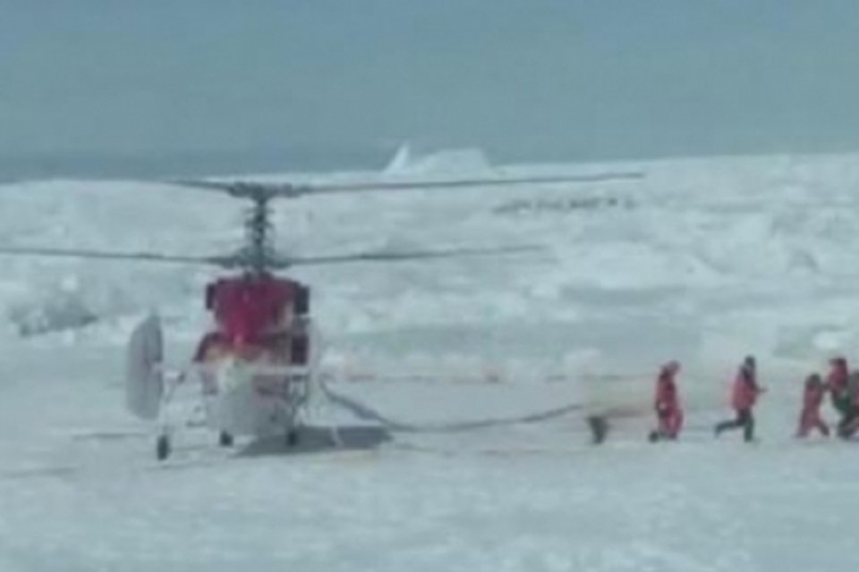Primeiros resgatados chegam a navio quebra-gelo australiano na Antártida