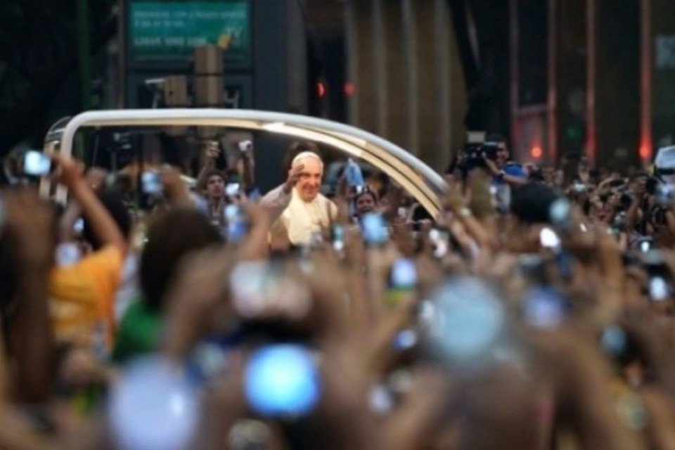 Twitter apresenta repercussão da visita do Papa ao Brasil
