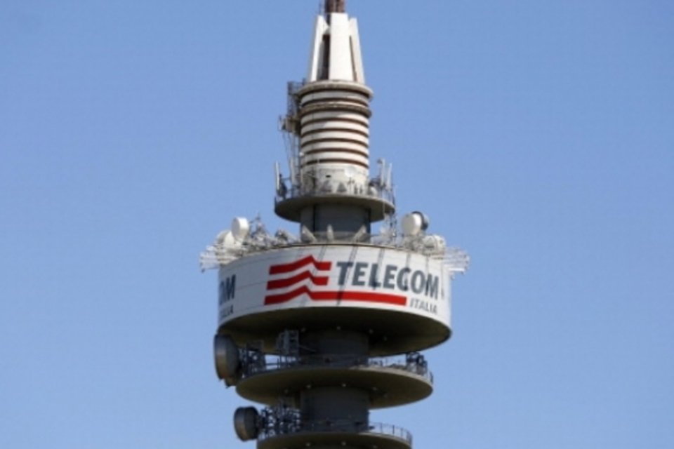 Emissão de bônus da Telecom Italia derruba ações