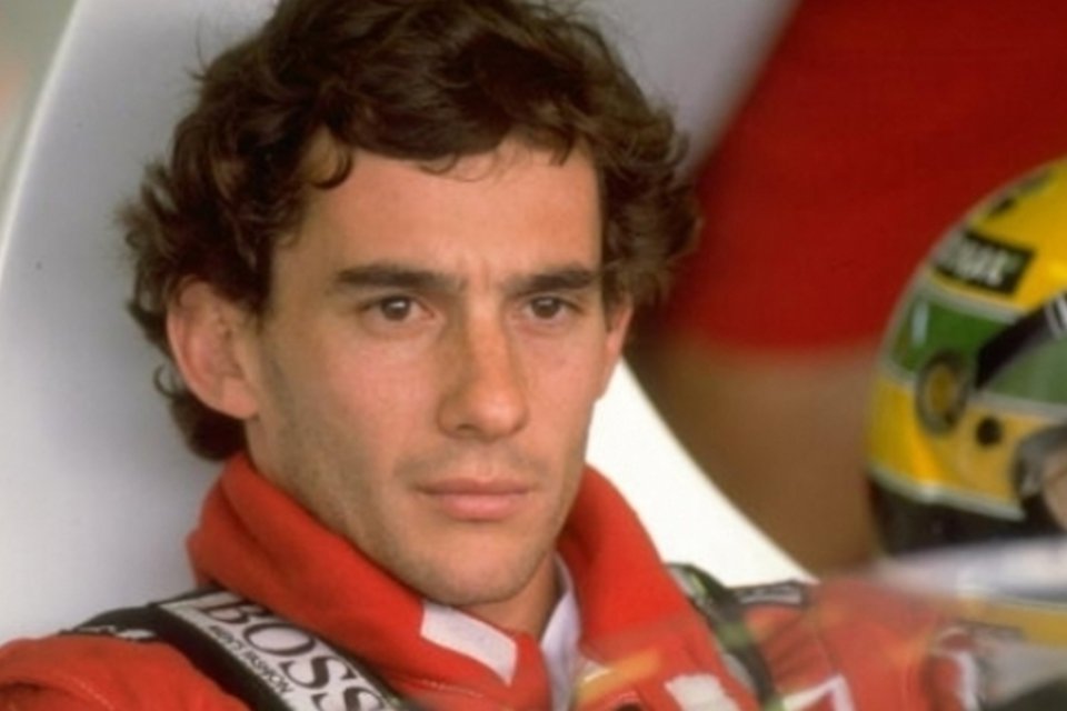 Multidão presta homenagem a Ayrton Senna em Ímola