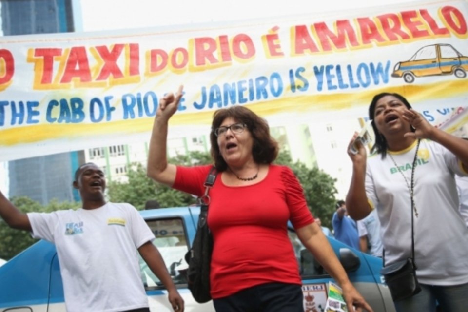 App de carona favorece transporte ilegal de passageiros, dizem taxistas no Rio