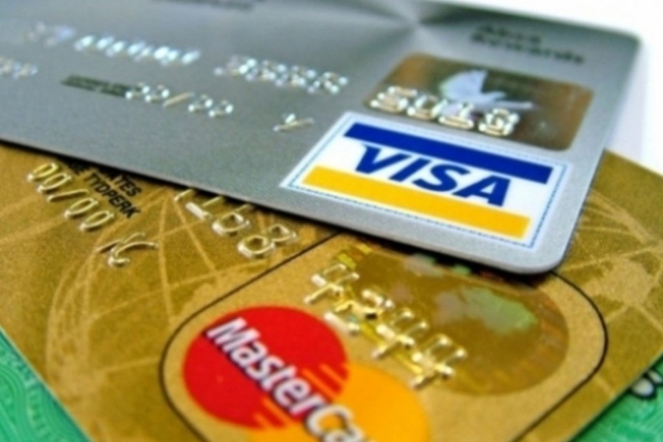 Rússia anuncia punição a Visa e Mastercard por sanções