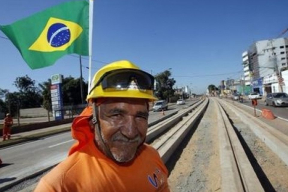 Estação de VLT sem trens intriga torcedores em Cuiabá