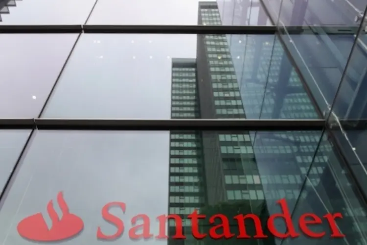 Santander: units do banco recuaram 5,2 por cento na quarta-feira, em meio a notícias sobre o movimento dos investidores, caindo a 26,13 reais (Getty Images/Getty Images)